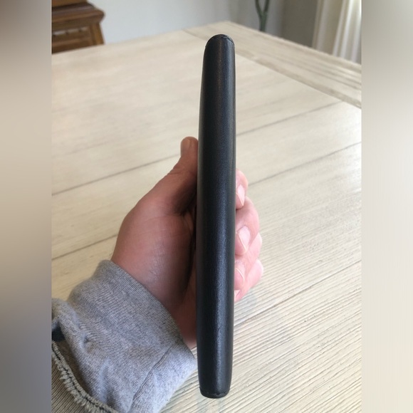 Vintage Coach Black Leather Slim Bi-Fold Wallet in Excellent Used Condition - Picture 3 of 7